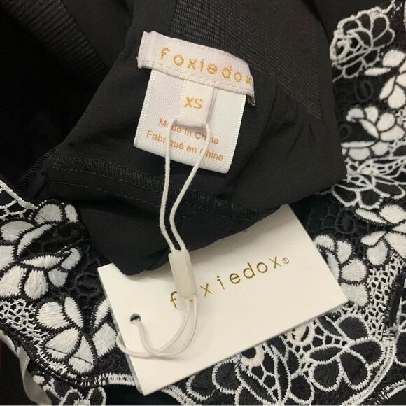 Foxiedox Black Sarah Wide Leg Floral Lace Halter Jumpsuit size XS NWT new - Picture 2 of 9